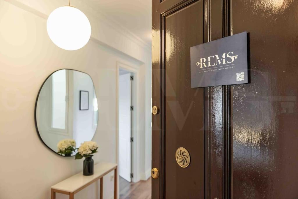 Modern Apartment Next To The Cervantes Theatre By Rems Malaga Exterior photo